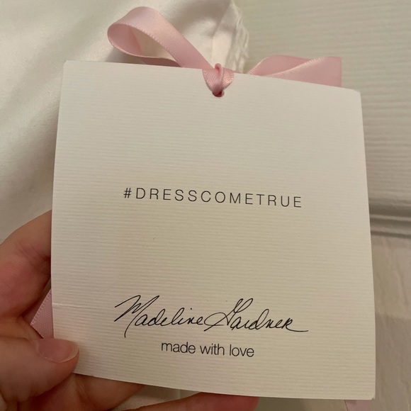 Beautiful satin and tulle wedding dress - Picture 3 of 8